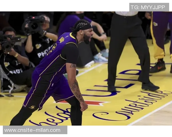 浓眉强势回归全场最高24分14板下半场独得20分助球队反弹